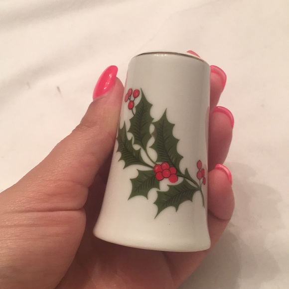 Salt and Pepper Shaker & Sugar Bowl And Creamer - Picture 5 of 8